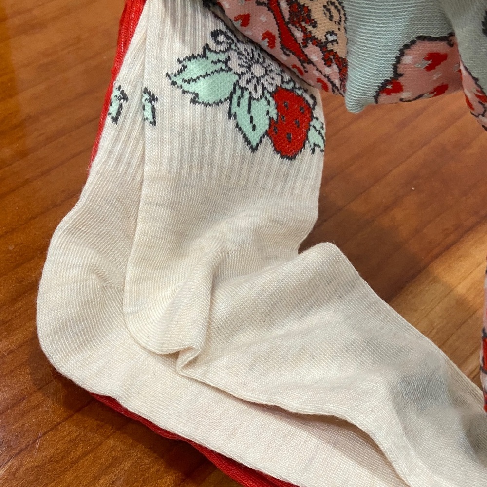 Strawberry Shortcake Themed Socks (5 PAIRS) - Picture 6 of 7